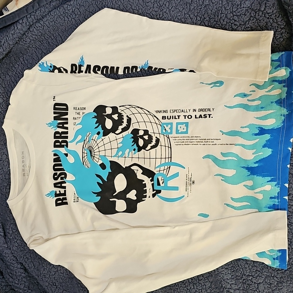 Men's Reason Brand White and Blue Skull Graphic Long Sleeve Tee. Size M